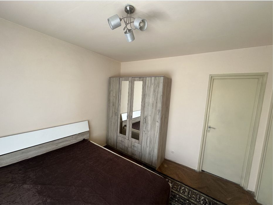 Vand apartament 2 camere  centru Piata Mare