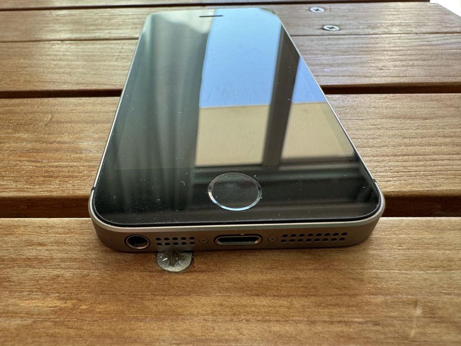 iPhone SE 16 Gb 85% батерия