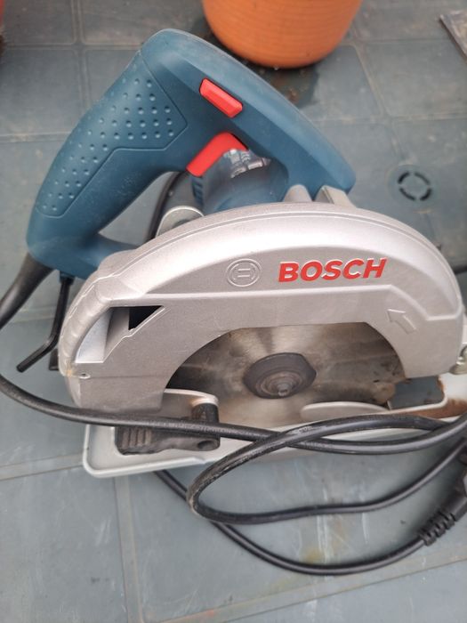 Vând  circular de mână bosch GkS 600