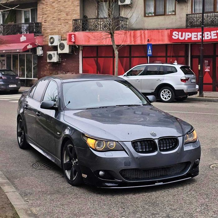 Prelungire Bară Față BMW Seria 5 E60/E61 - Negru Lucios