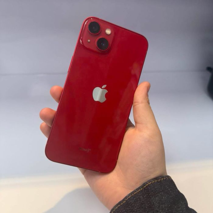 iPhone 13 REd cu 93% Bateria