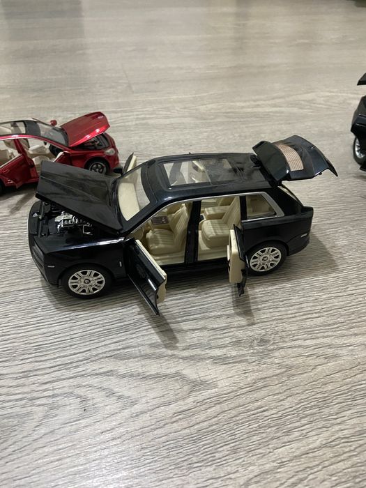 Машинки отличное сост