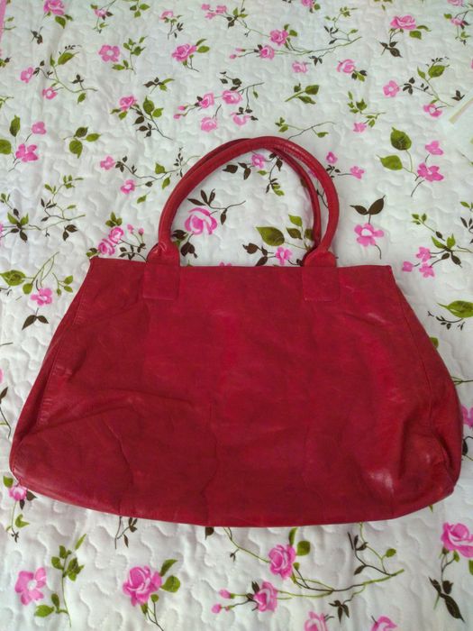 Червена дамска чанта от естествена кожа