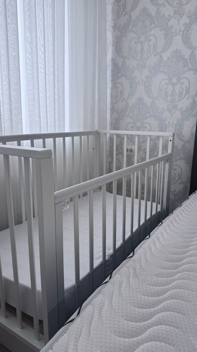 Продаётся красивый детский деревянный кроватка белого цвета