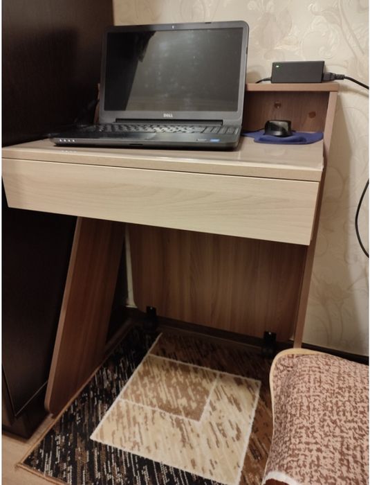 Компьютерный стол для ноутбука с оргстеклом