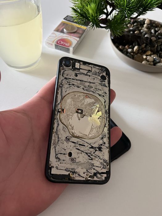 Работещ Iphone SE 2022 Работещ!