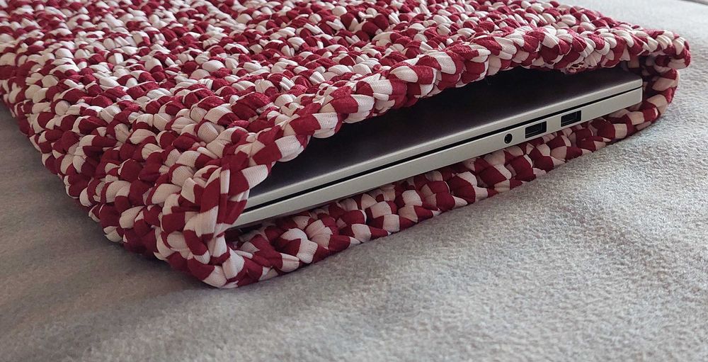 Husă laptop croșetată