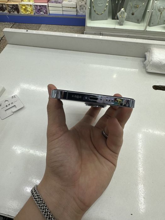IPhone 13 pro max qiz bola ishlatgan