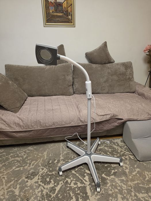 lupa cu iluminare led 3 trepte + suport