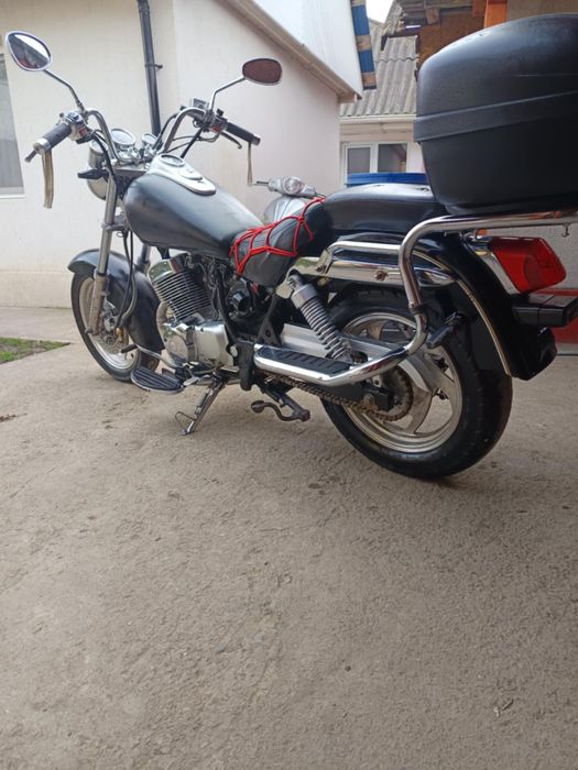 Vând motocicletă Lifan motor 250 cc 2 cilindri