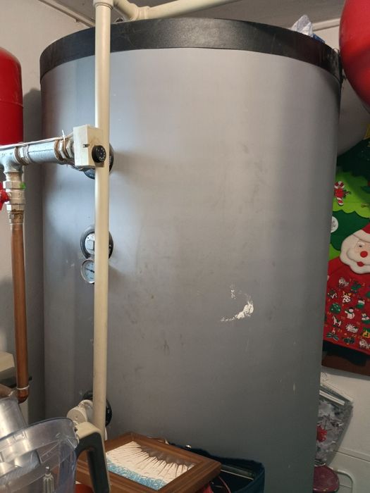 Vând centrală pe lemn cu ardere normală (cazan fontă Viadrus, Cehia), putere 35 kw, puffer 1000 l + vas expansiune aferent.