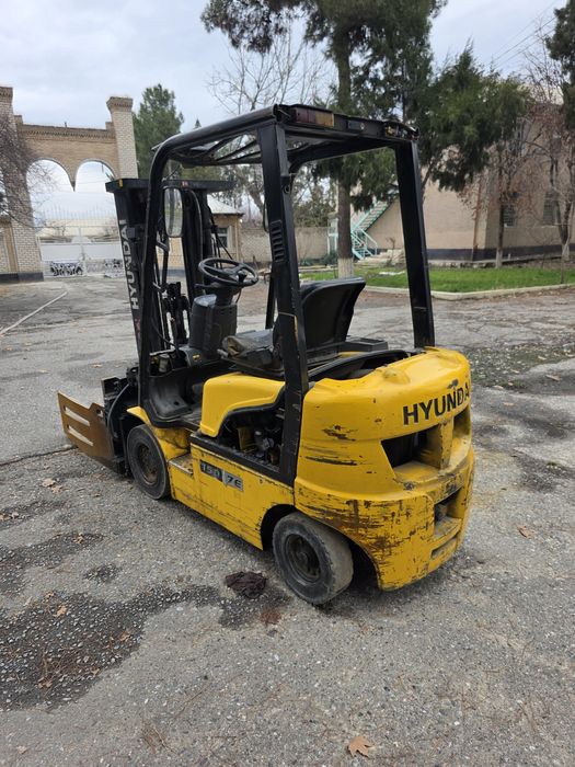 Автокара HUNDAI 15D 7E