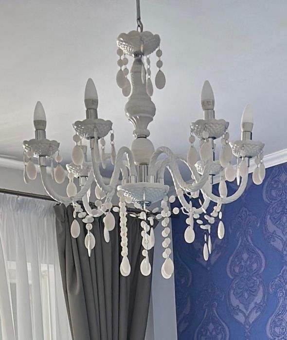 Vand candelabru alb