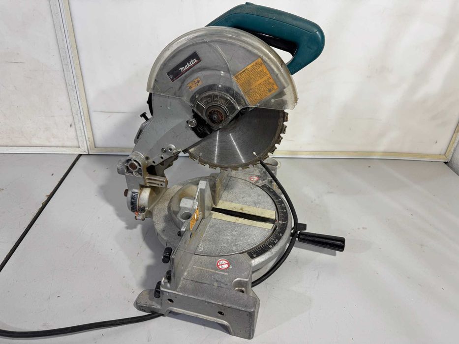 Циркуляр пендула - Makita LS1040/ 1650 W / 255 mm