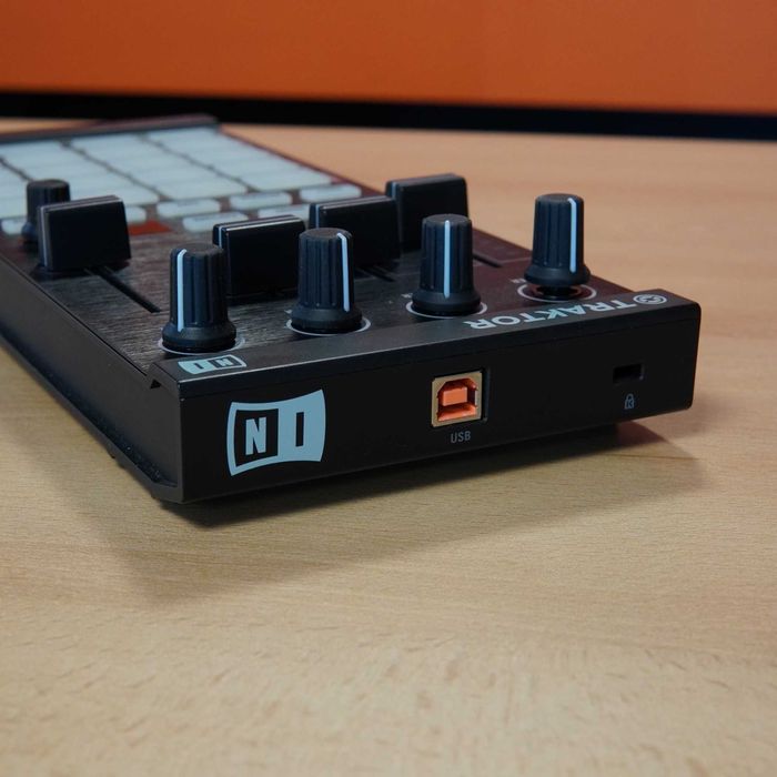 Native Instruments Traktor Kontrol F1