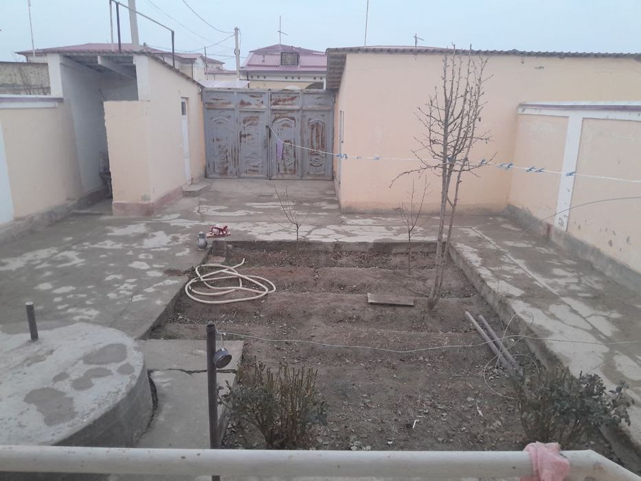 Jondor Tumanida 2 sotixli kottej sotiladi.