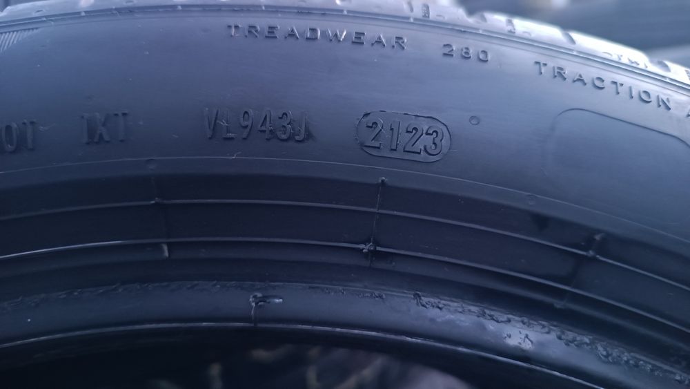 255/40/19 Pirelli Дот 2123