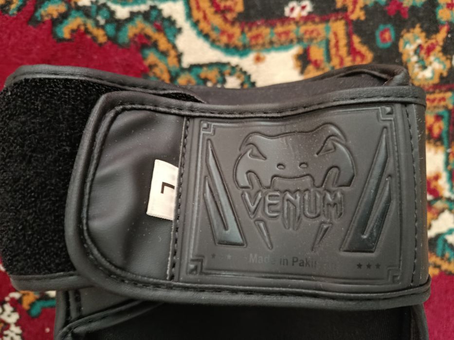 Продаются защитные щитки (футы) для единоборств.