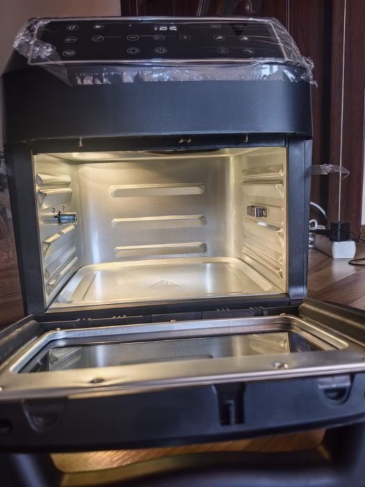 Vând Airfryer nou