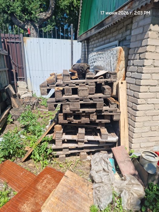 Поддоны потдоны,дрова. Отдам даром.