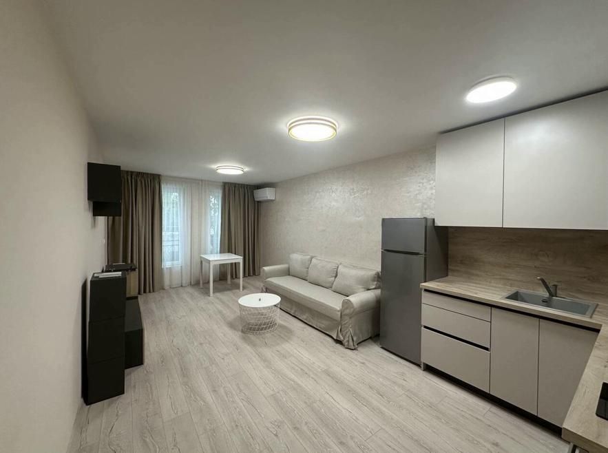 Дава се под наем Тристаен апартамент в Пловдив, Кършияка - 76 кв.м за 850 € - Снимка #2