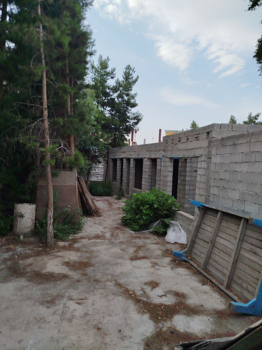 Чойхона Сотилади..Нотурар 3,5 сотых.. ремонт талаб.