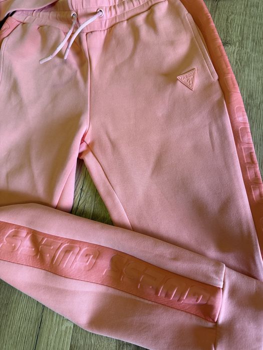 Спортен екип Guess
