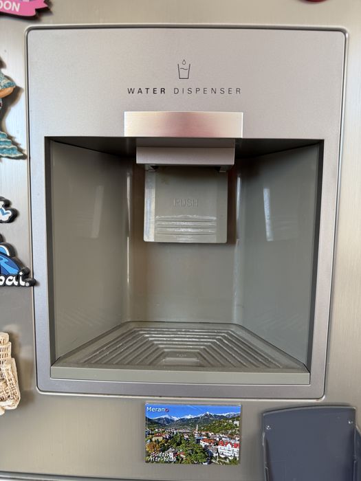 Vand frigider LG volum 346l, sistem NO FROST, dozator apa