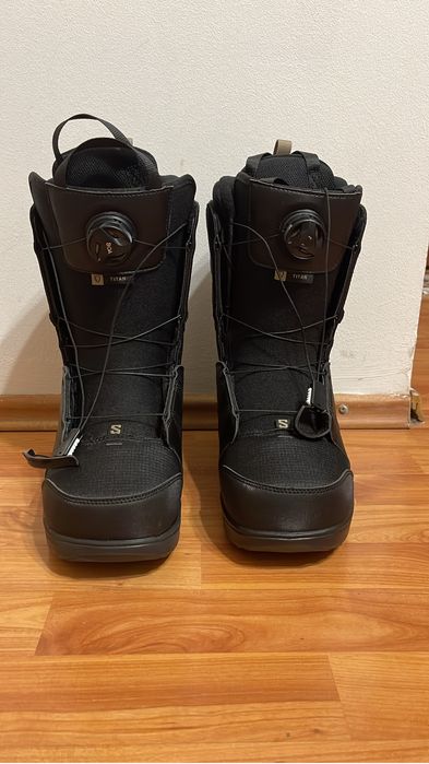 Boots  snowboard salomon nr 44 noi