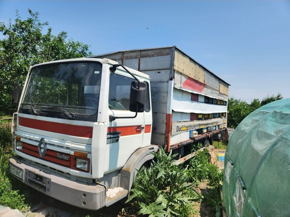 De vânzare camion apicol complet echipat + 50 de stupi cu familii de albine