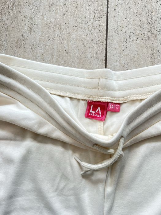 Нов бял анцуг на  Lagear