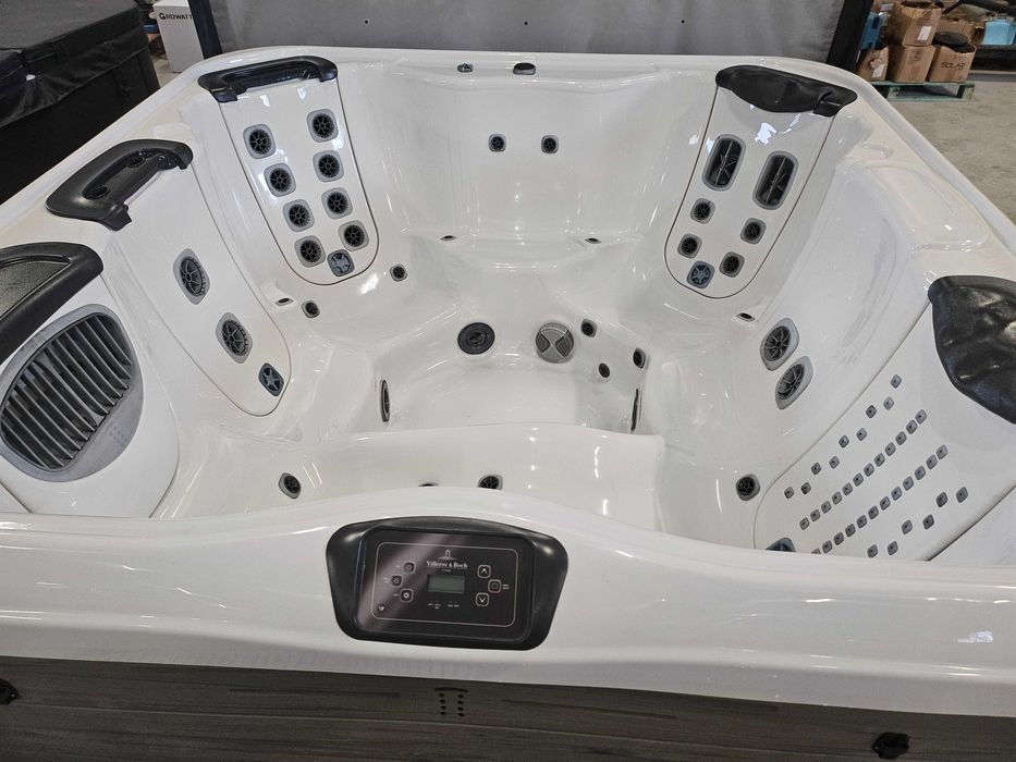 Jacuzzi exterior