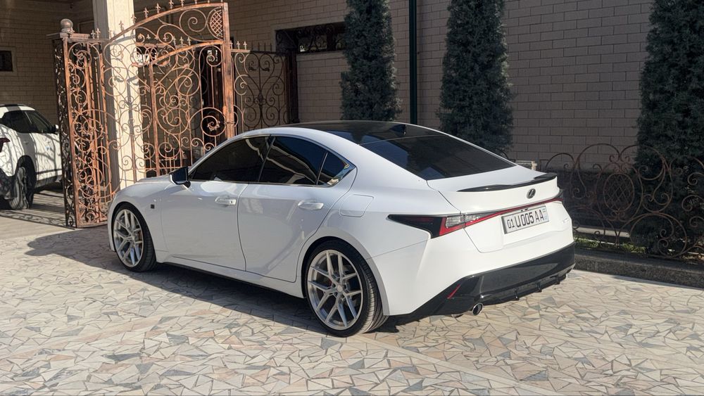 Lexus ES300 2025 — 3