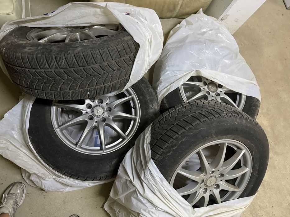 Зимни Гуми с оригинални джанти 235/65 R17 Mercedes SUV