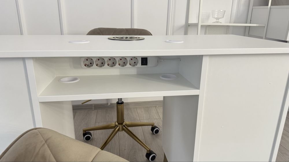 Inchiriez masa manichiura