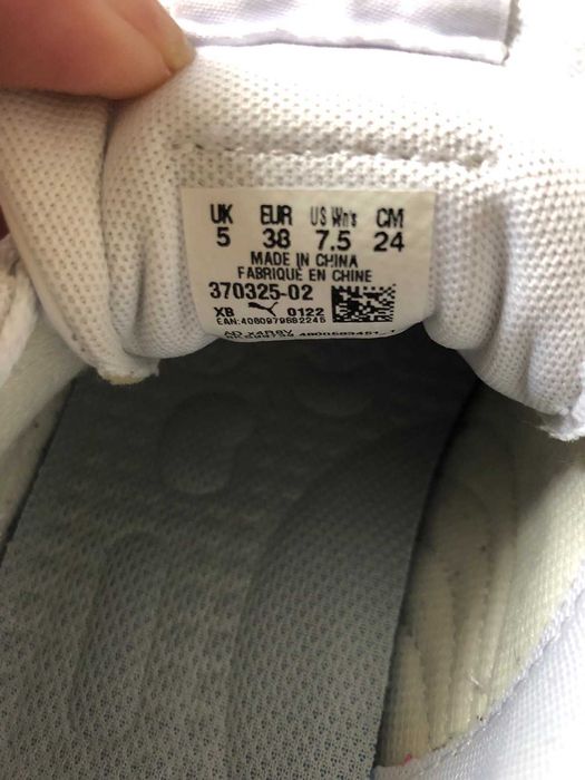 Продавам дамски употребявани маратонки PUMA