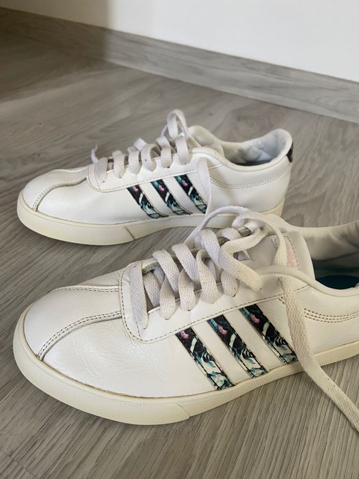 Модерни маратонки на Адидас