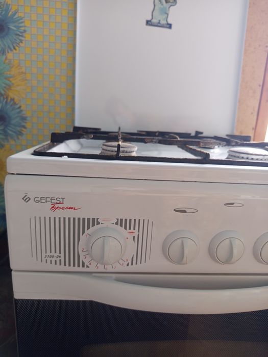 Продам газовую плиту