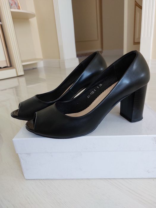 Женские  черные туфли