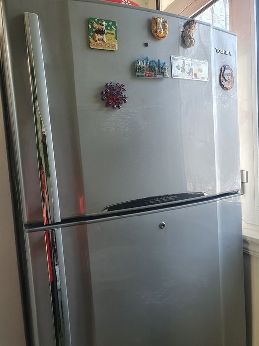 Продаётся холодильник LG  и большой Японский Тошиба