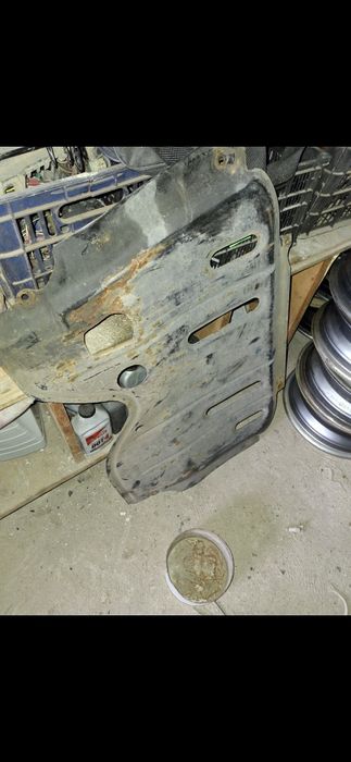 Продам защиту б.у , брызговики комплект Альмера g 15