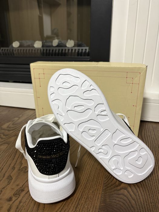 Alexander McQueen cu pietricele