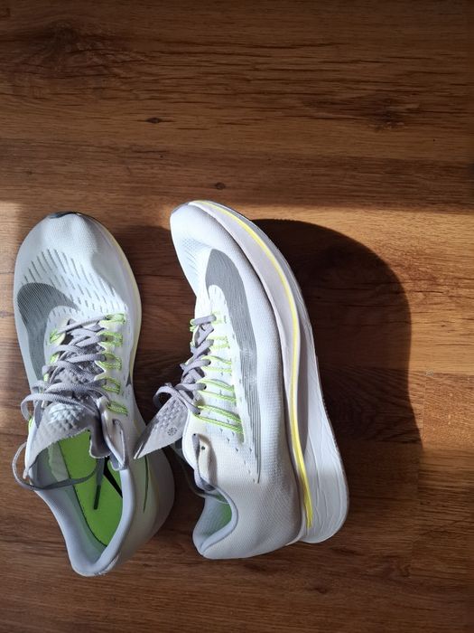 Nike Zoom Fly маратонки 44 номер.