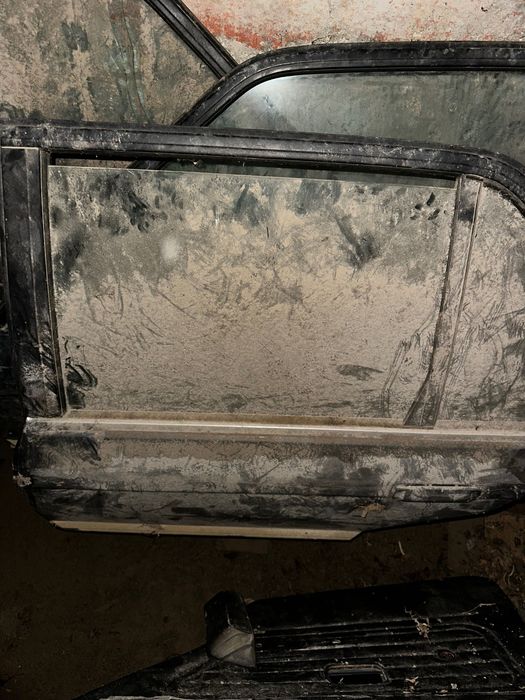 Врати за БМВ Е30 седан