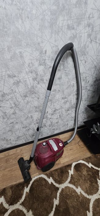 Пылесос BOSCH в рабочем состоянии