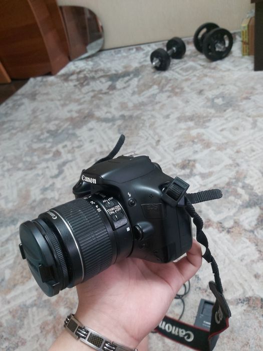 Canon 550D и Nikon D3000