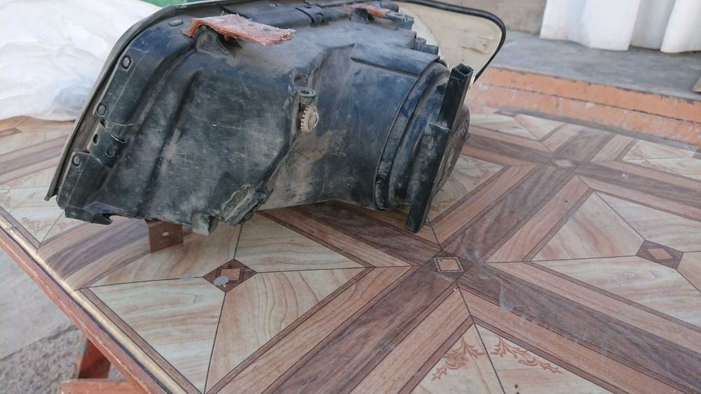 Продам фару Ауди 100 С4