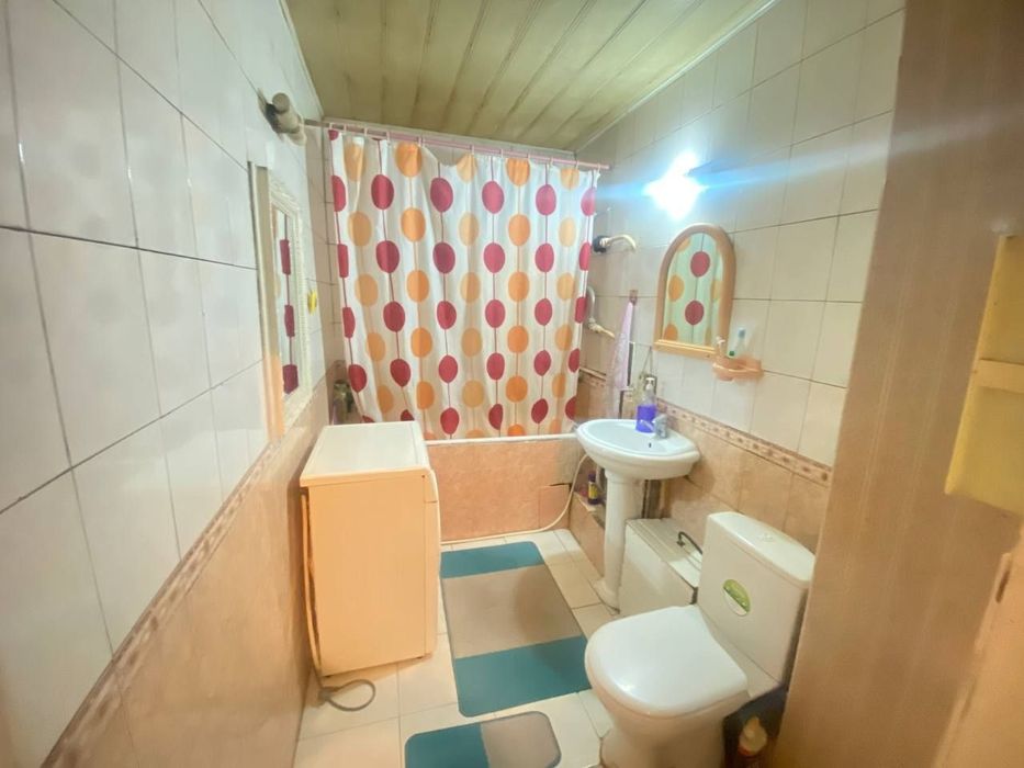 Продаётся 3-х комнатная. Космонавт, Ражабий