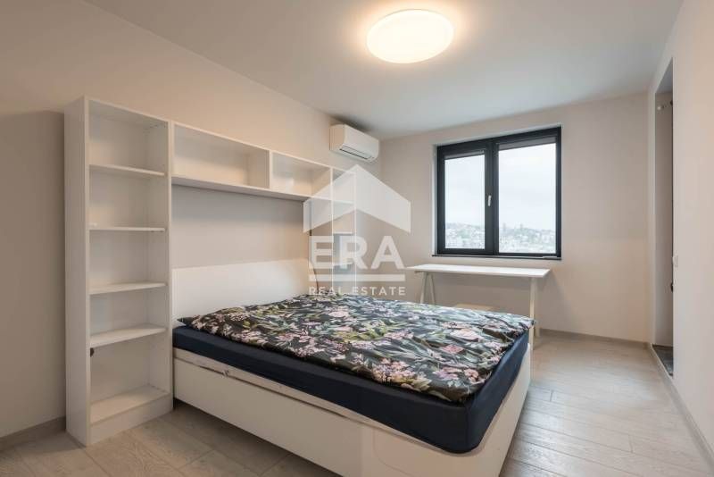 Двустаен, обзаведен, югоизточен апартамент за продажба, с морска панор