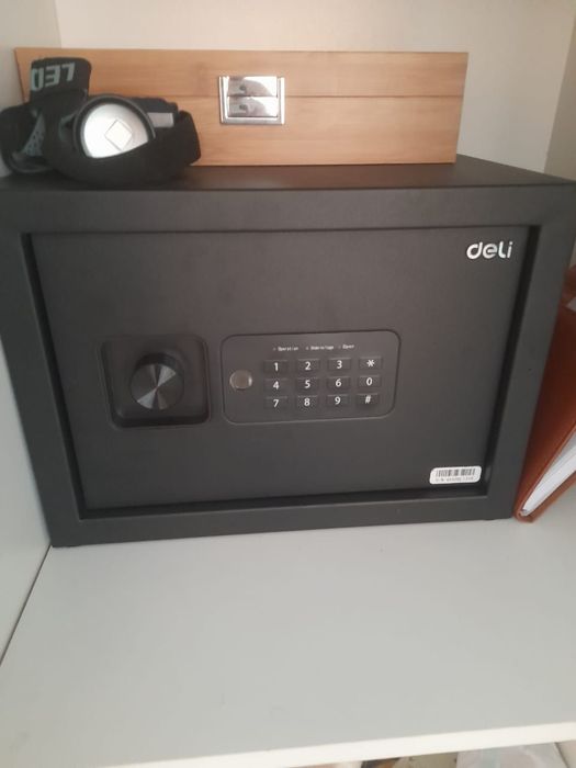 Сейф новый электронный
